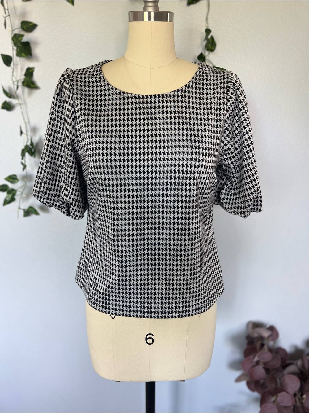 Haute Monde Houndstooth Puff Sleeve Blouse Medium
